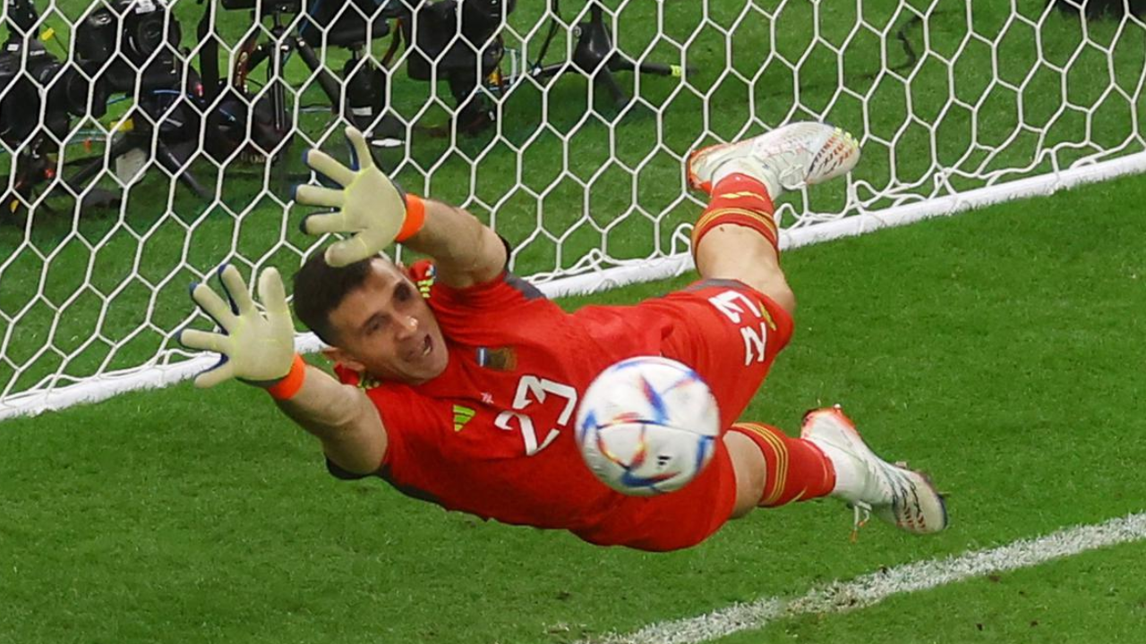 Emiliano Martínez The Backbone of Argentina’s National Football Team and Aston Villa F.C.